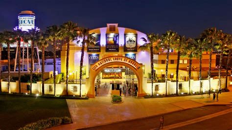 restaurants near city national grove of anaheim